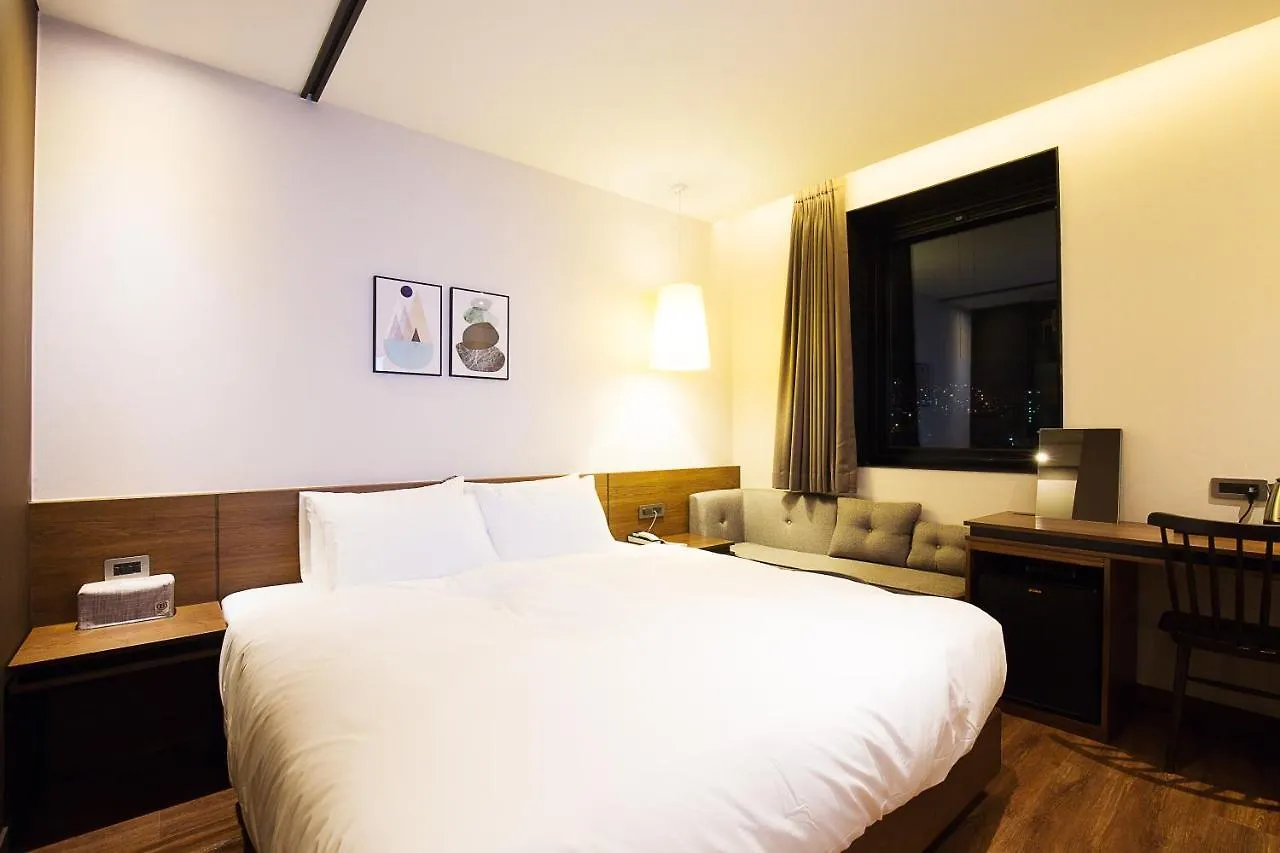 Brown Dot Hotel Busan Station 3*,