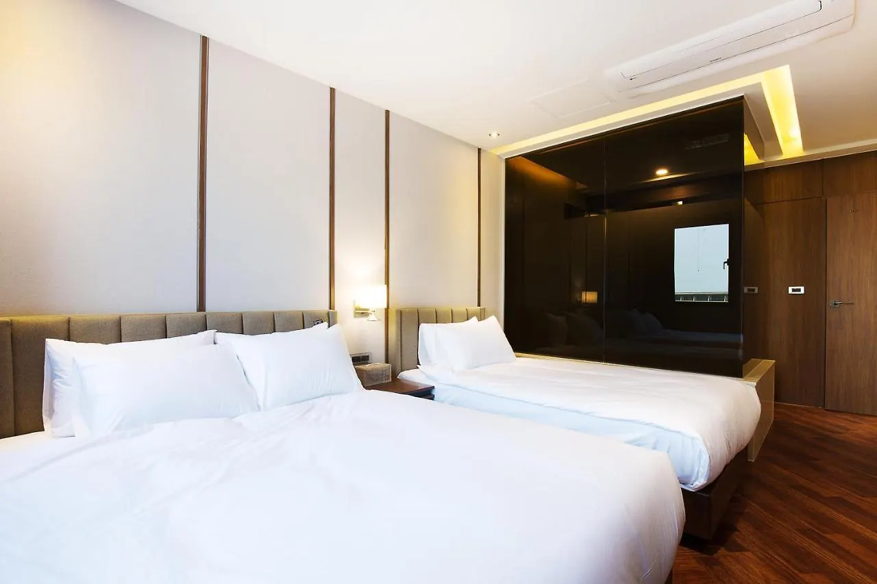 Brown Dot Hotel Busan Station 3*,